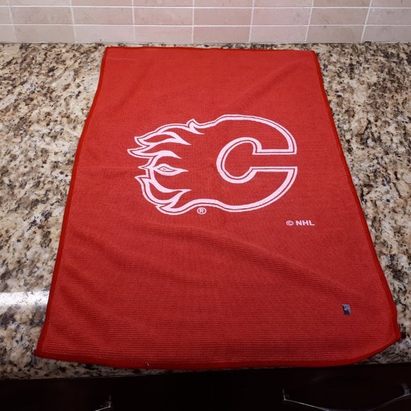 Calgary Flames NHL Small Red Towel - Picture 1 of 4